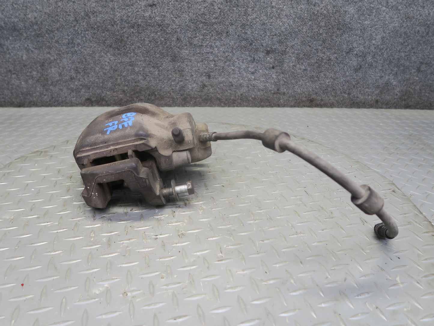 97-03 BMW E39 540i Set of 2 Front Left & Right Brake Caliper OEM