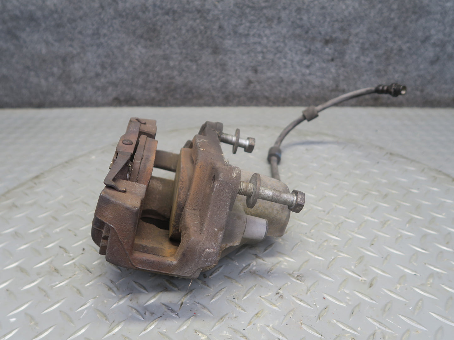 97-03 BMW E39 540i Set of 2 Front Left & Right Brake Caliper OEM