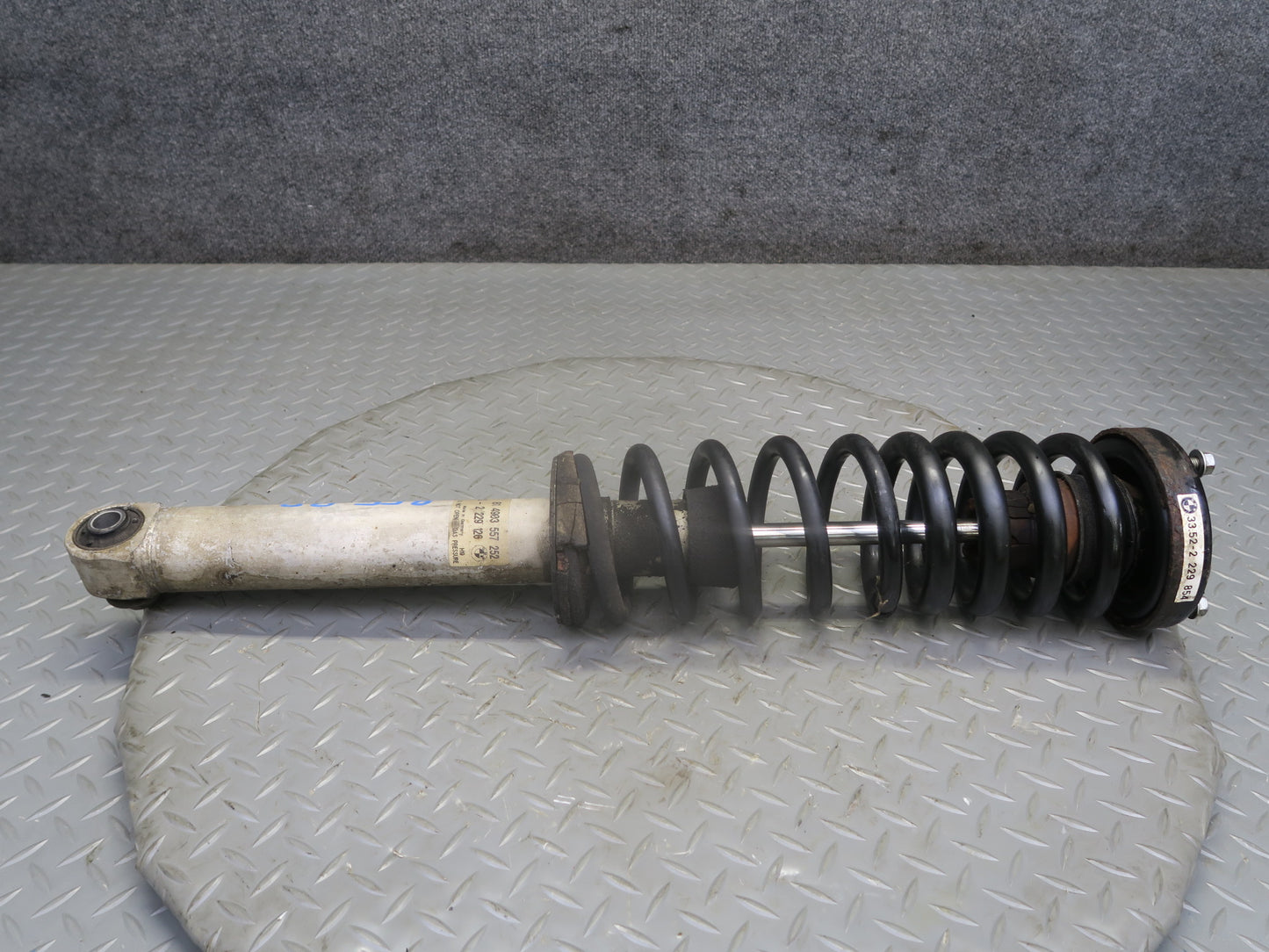 00-03 BMW E39 540i Sedan Rear Left & Right Strut Spring Shock Absorber Set OEM