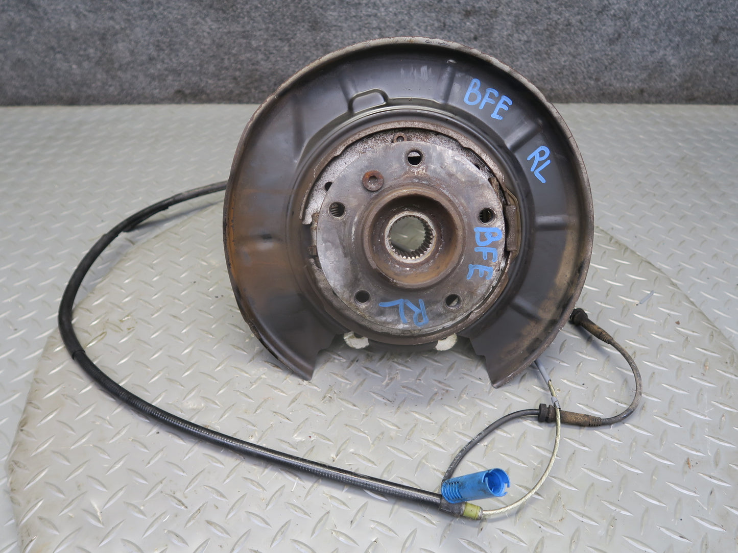 02-03 BMW E39 540ia Sedan RWD Rear Left Spindle Knuckle Wheel Hub Bearing OEM