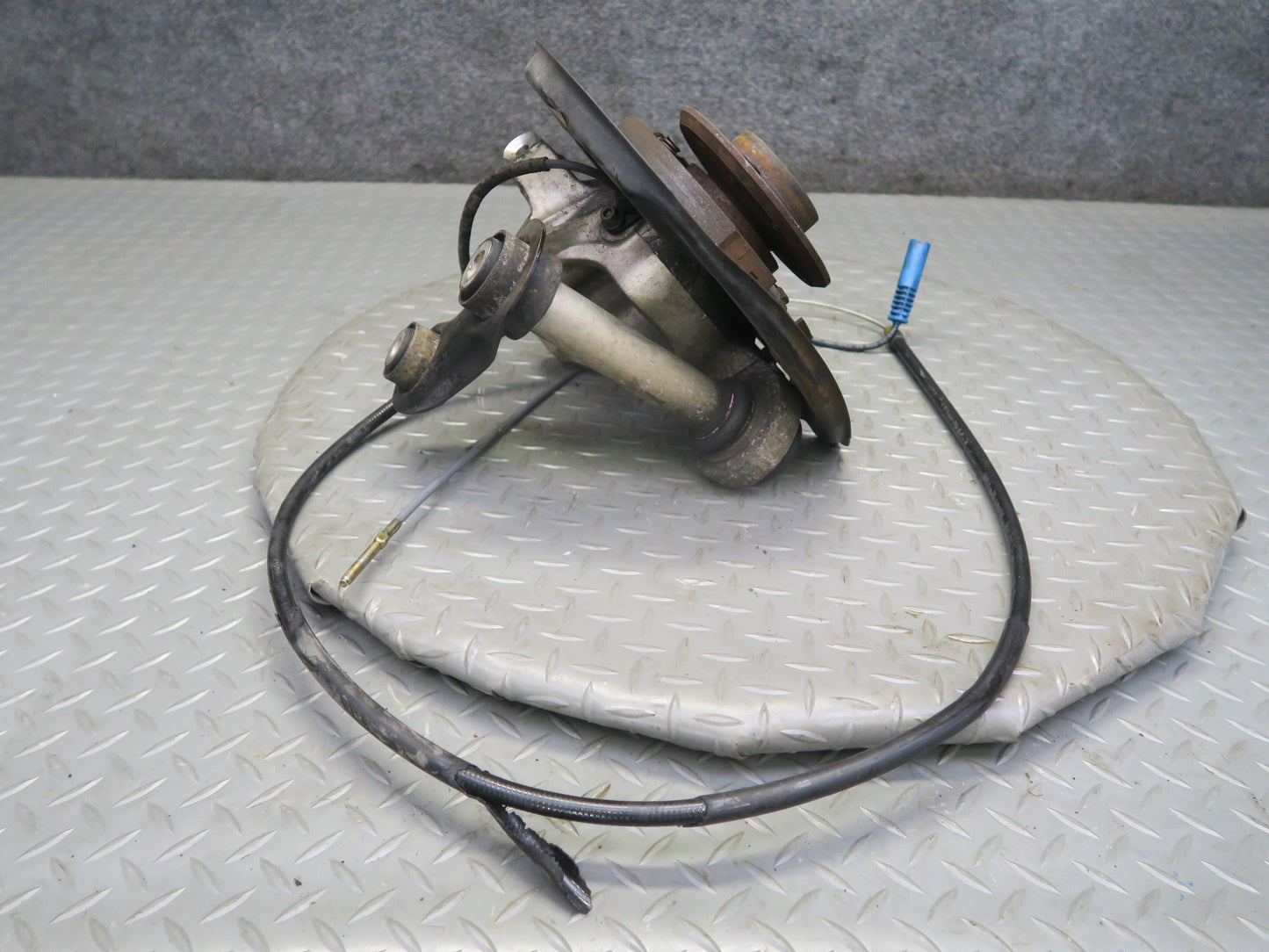 02-03 BMW E39 540ia Sedan RWD Rear Left Spindle Knuckle Wheel Hub Bearing OEM