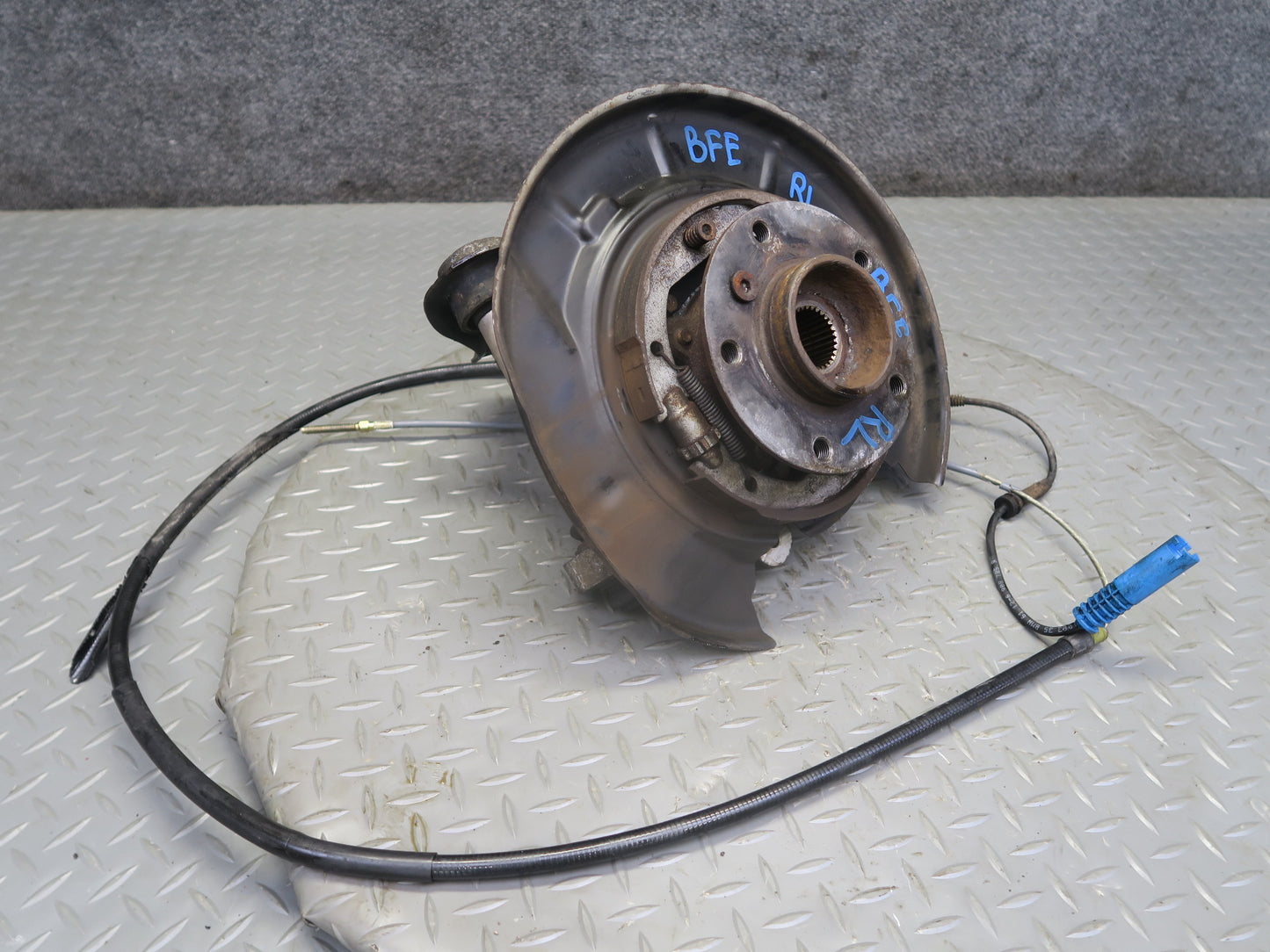 02-03 BMW E39 540ia Sedan RWD Rear Left Spindle Knuckle Wheel Hub Bearing OEM