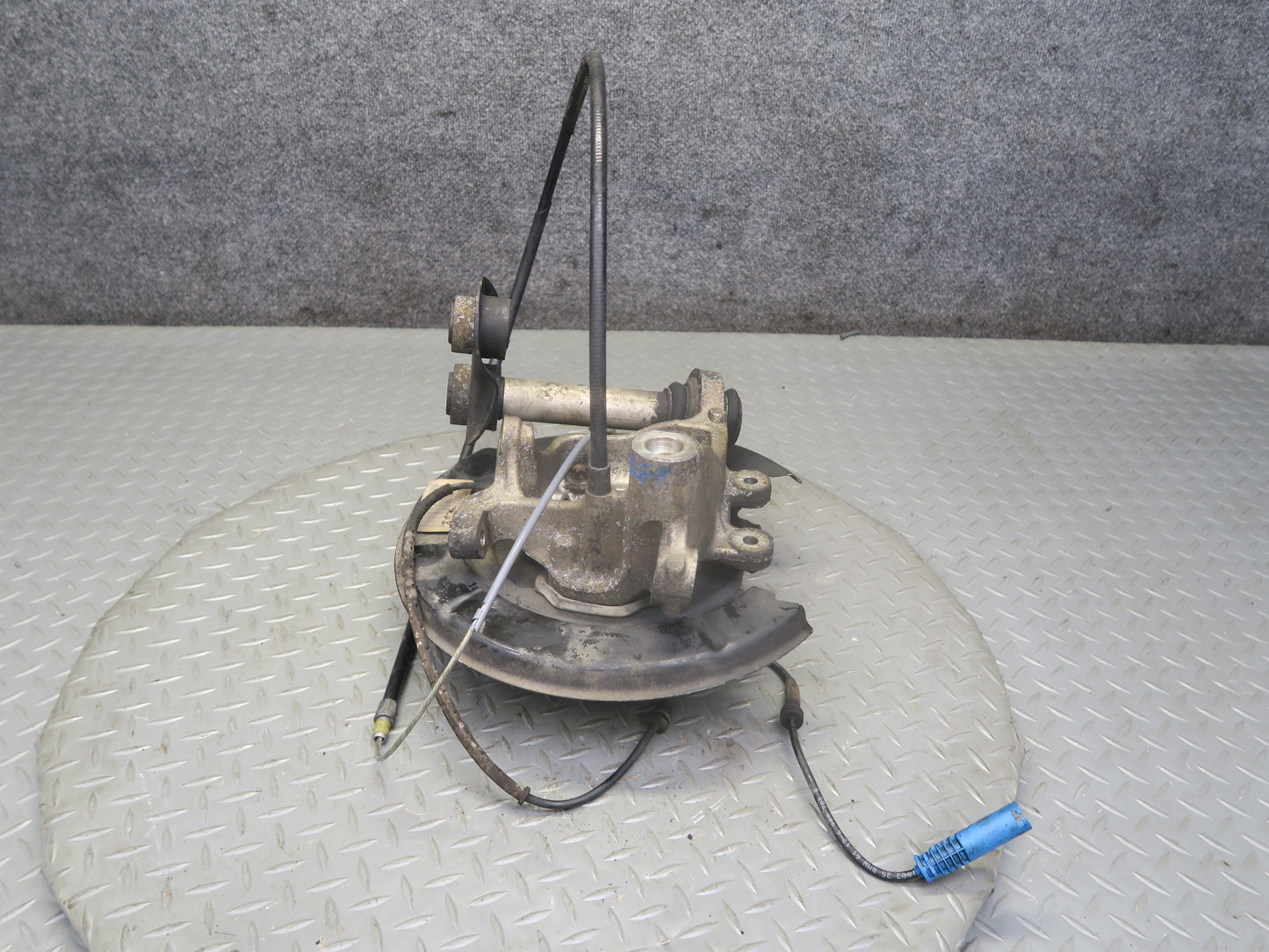 02-03 BMW E39 540ia Sedan RWD Rear Left Spindle Knuckle Wheel Hub Bearing OEM