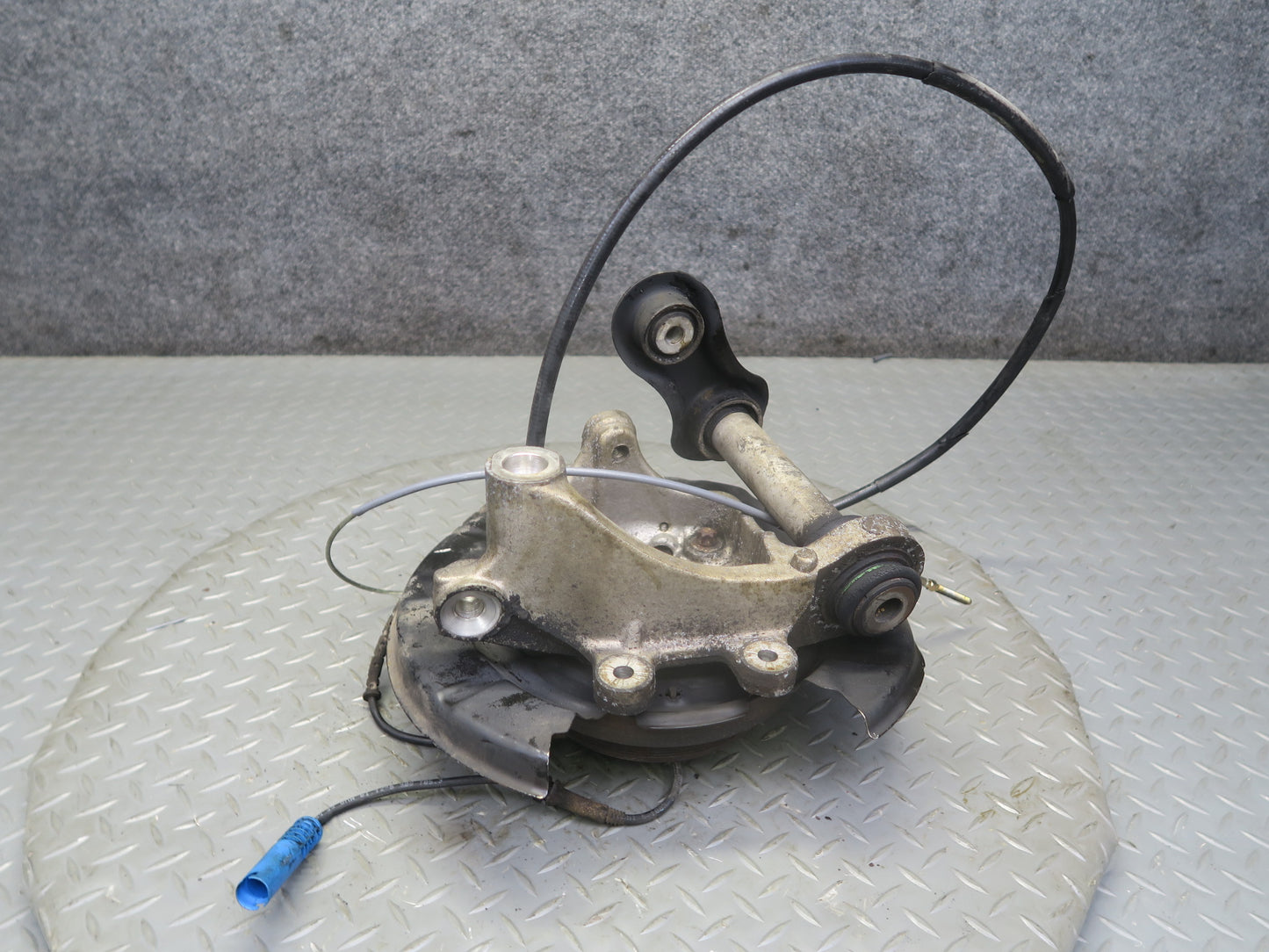 02-03 BMW E39 540ia Sedan RWD Rear Left Spindle Knuckle Wheel Hub Bearing OEM
