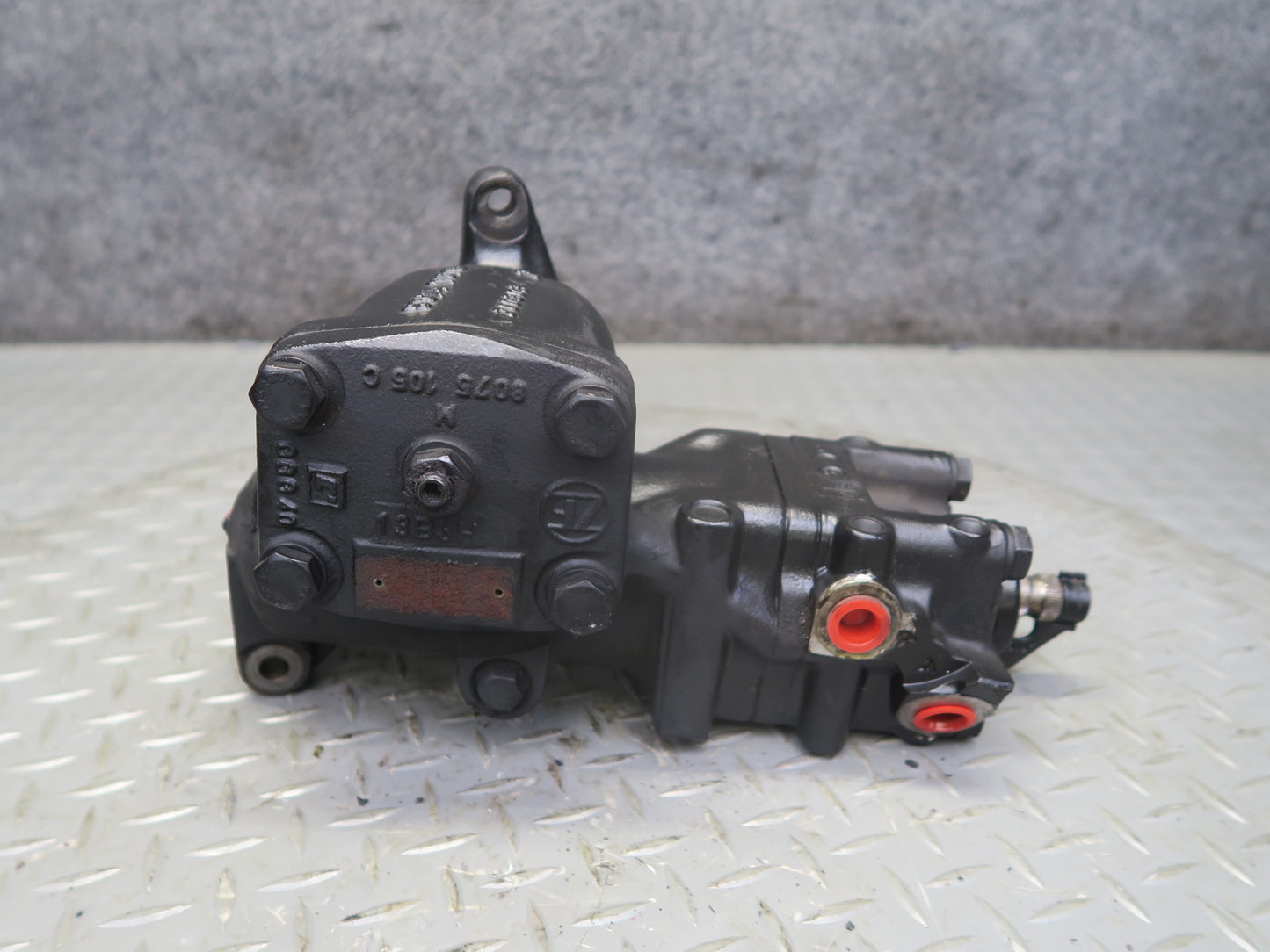 97-03 BMW E39 540ia M62 Hydraulic Power Steering Gear Box OEM