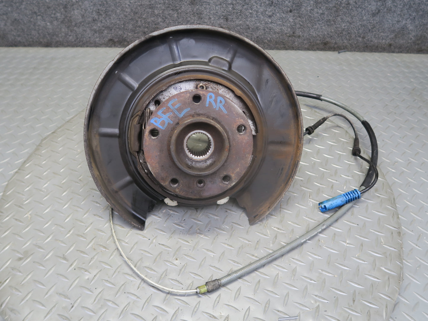 02-03 BMW E39 540ia Sedan RWD Rear Right Spindle Knuckle Wheel Hub Bearing OEM