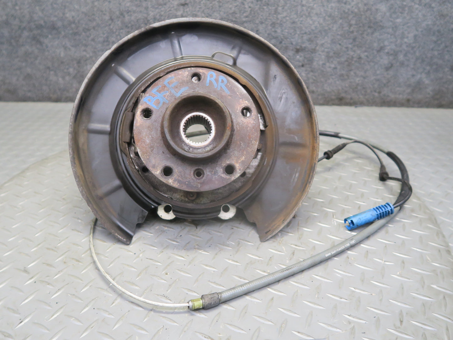 02-03 BMW E39 540ia Sedan RWD Rear Right Spindle Knuckle Wheel Hub Bearing OEM