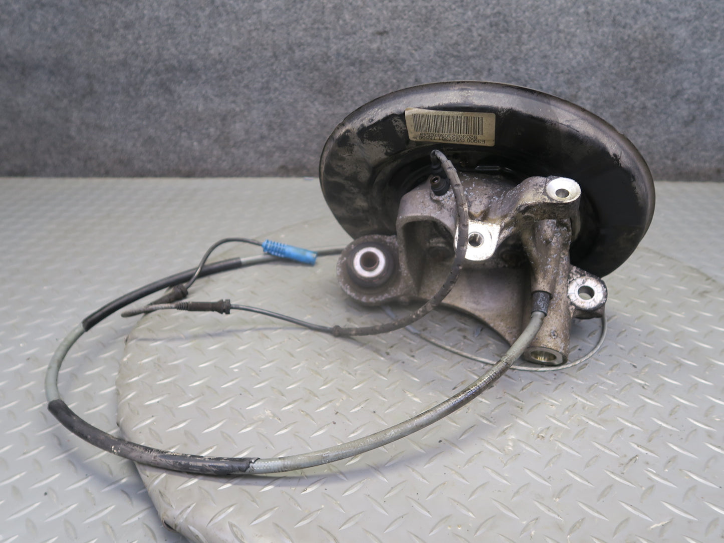 02-03 BMW E39 540ia Sedan RWD Rear Right Spindle Knuckle Wheel Hub Bearing OEM