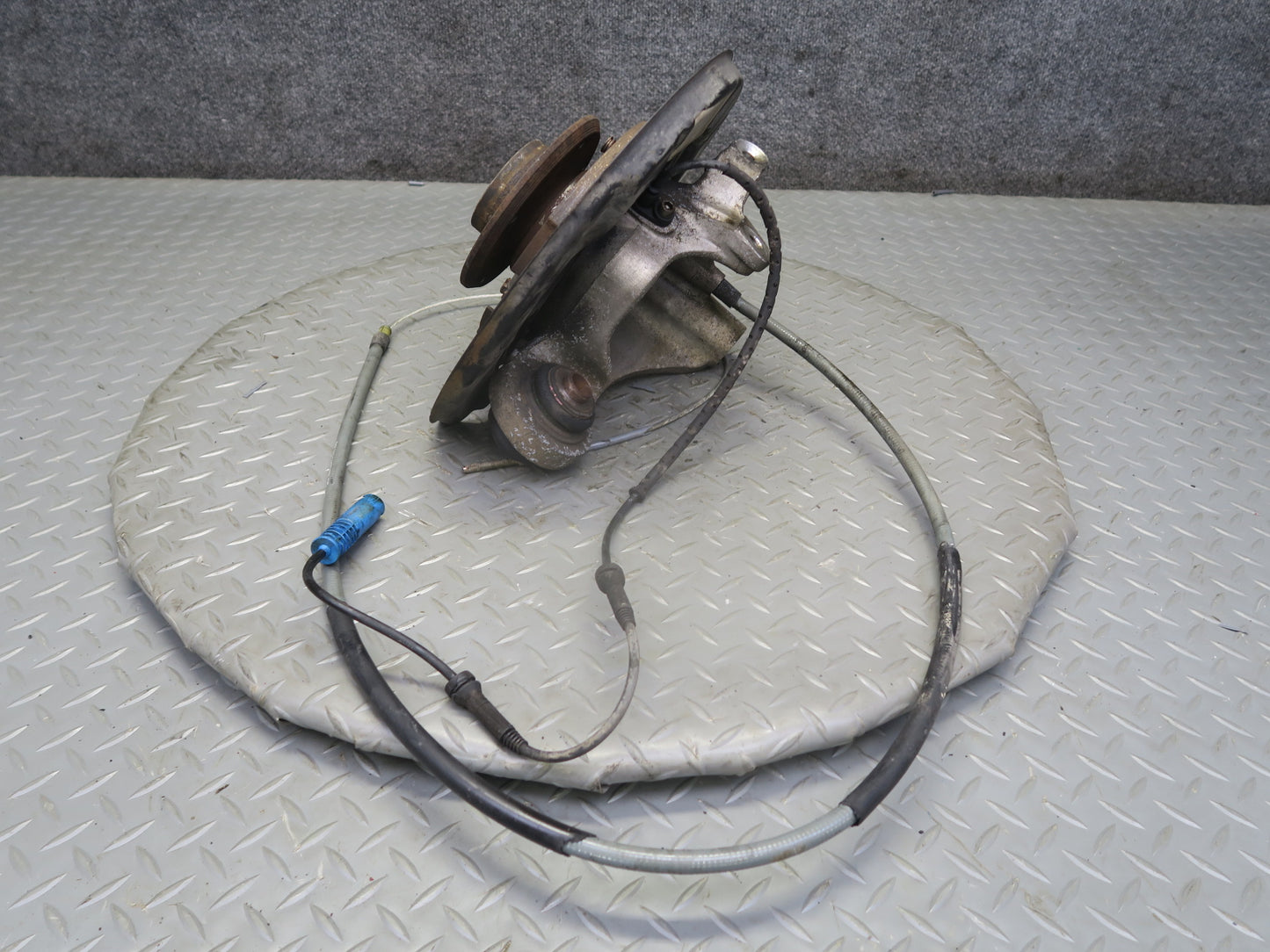 02-03 BMW E39 540ia Sedan RWD Rear Right Spindle Knuckle Wheel Hub Bearing OEM
