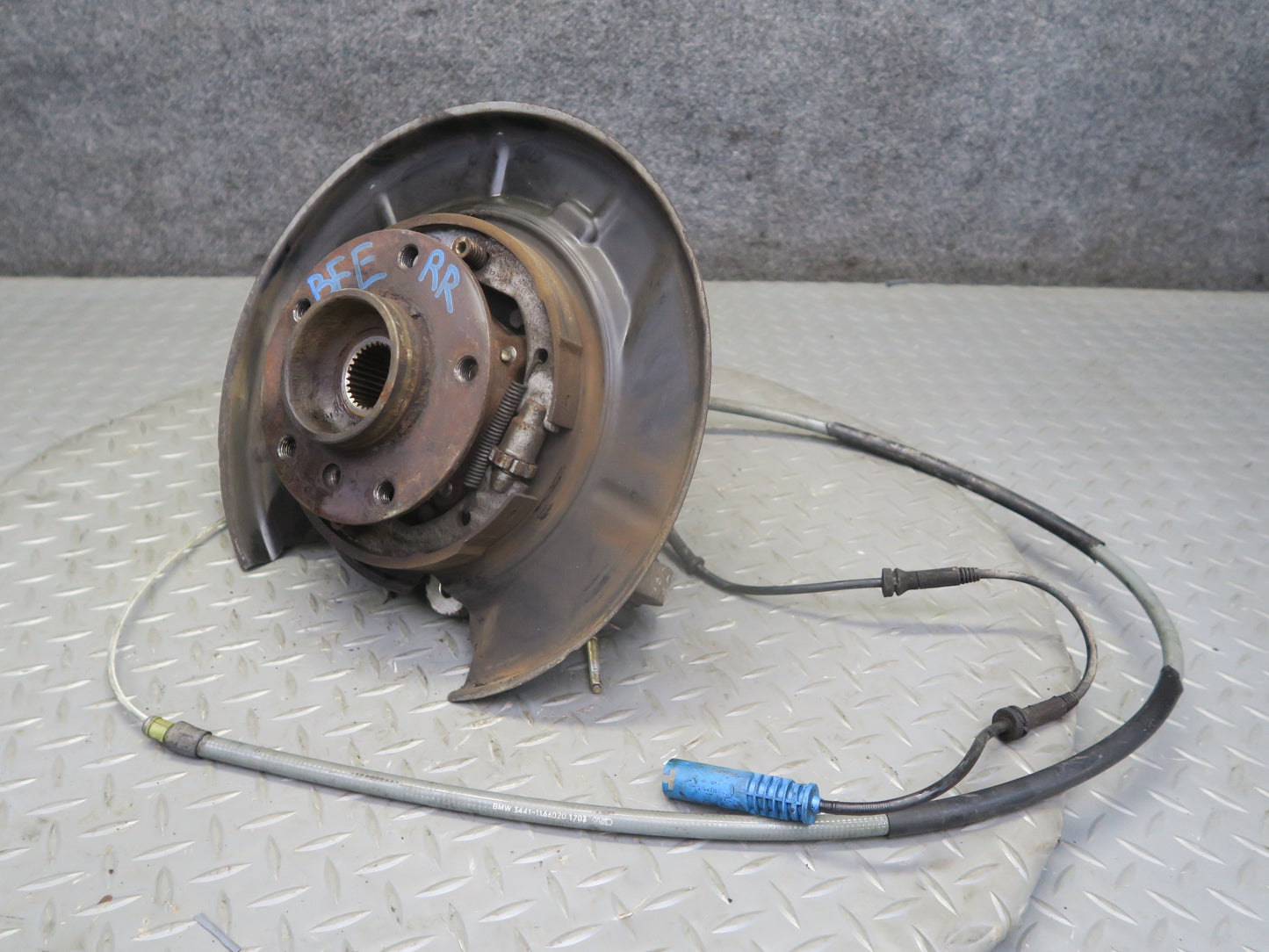 02-03 BMW E39 540ia Sedan RWD Rear Right Spindle Knuckle Wheel Hub Bearing OEM