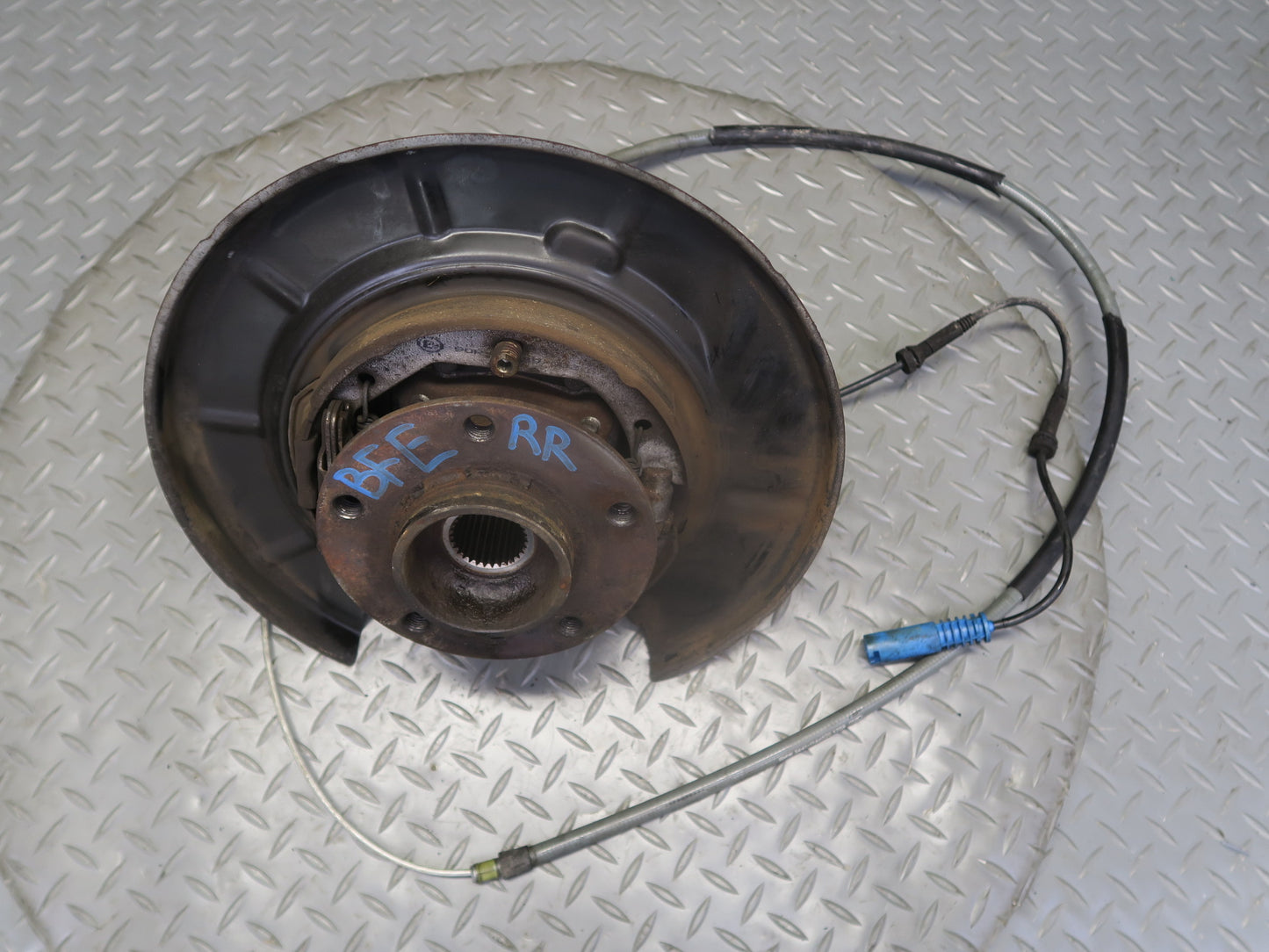 02-03 BMW E39 540ia Sedan RWD Rear Right Spindle Knuckle Wheel Hub Bearing OEM