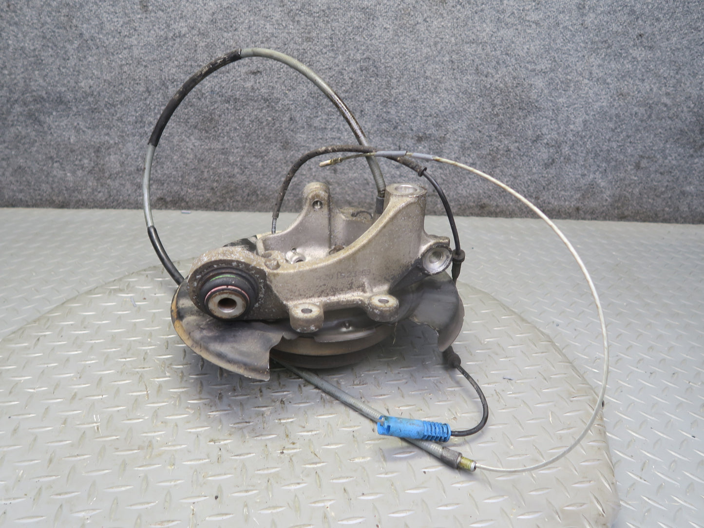 02-03 BMW E39 540ia Sedan RWD Rear Right Spindle Knuckle Wheel Hub Bearing OEM