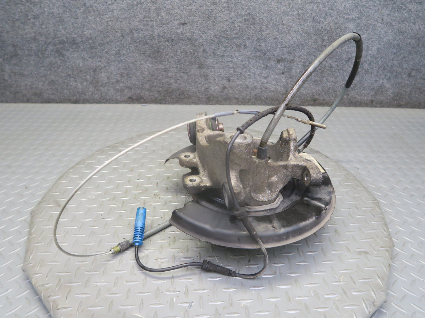 02-03 BMW E39 540ia Sedan RWD Rear Right Spindle Knuckle Wheel Hub Bearing OEM