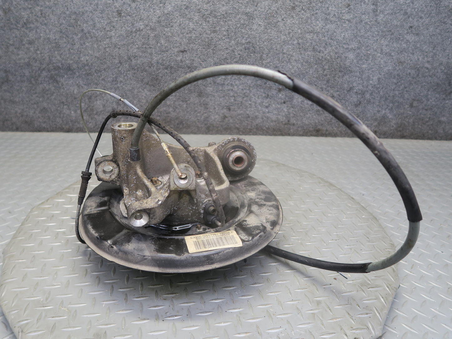 02-03 BMW E39 540ia Sedan RWD Rear Right Spindle Knuckle Wheel Hub Bearing OEM