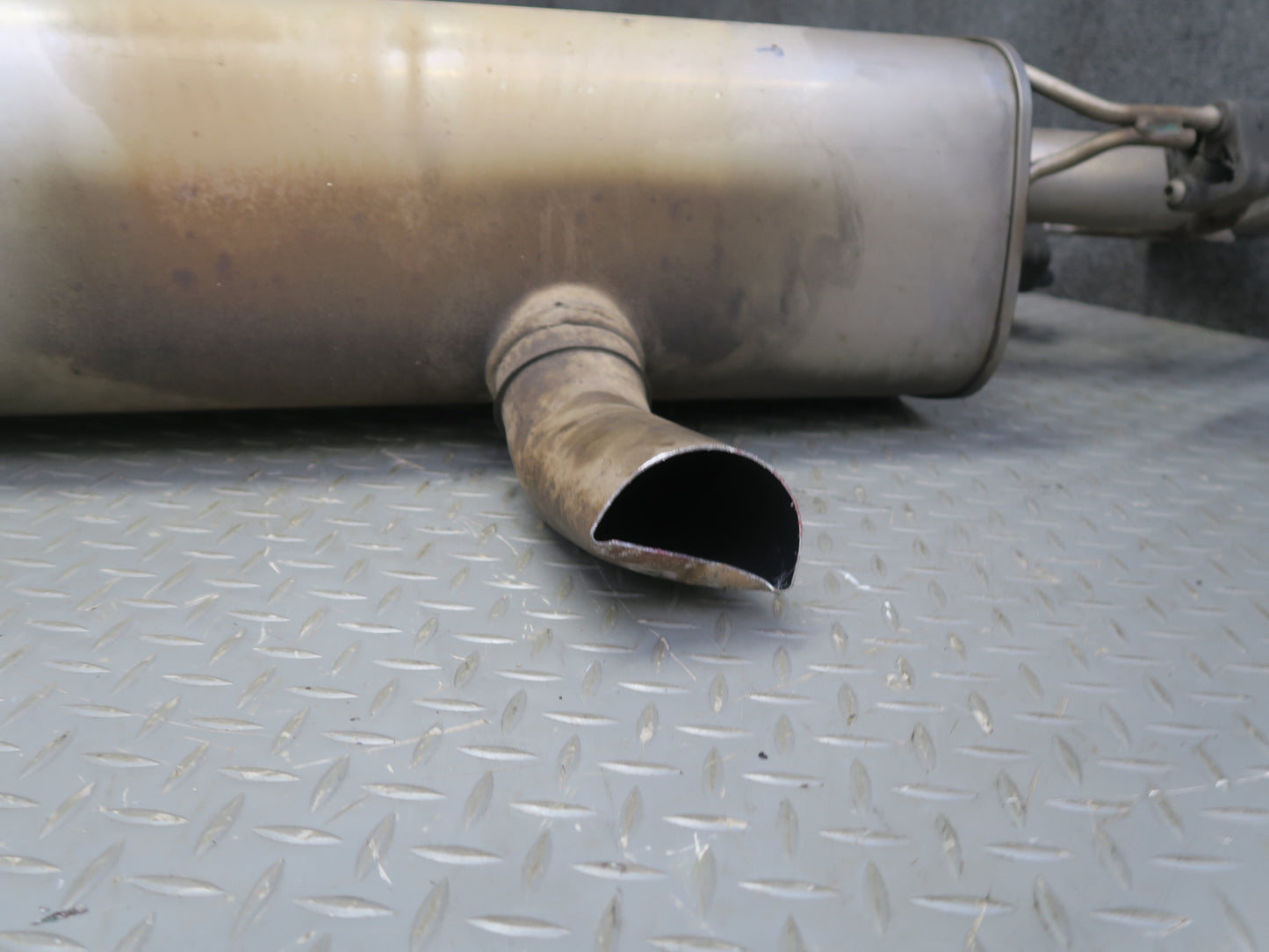 2017-2023 Alfa Romeo Stelvio Q4 2.0L Rear Exhaust Muffler Assembly