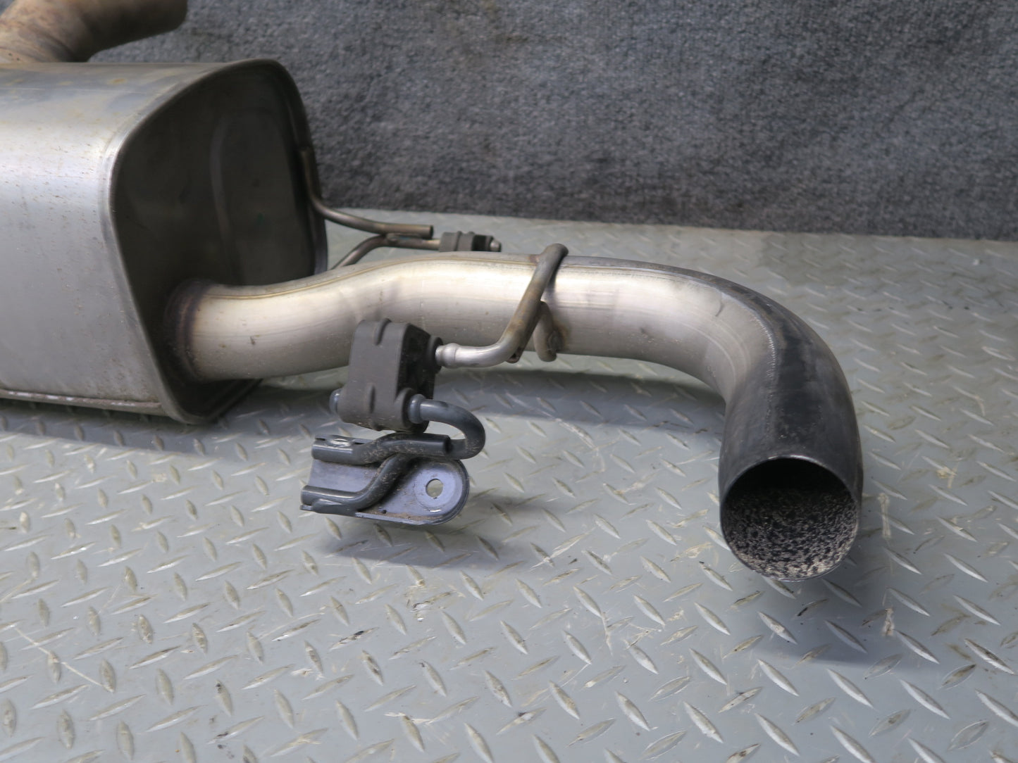 2017-2023 Alfa Romeo Stelvio Q4 2.0L Rear Exhaust Muffler Assembly
