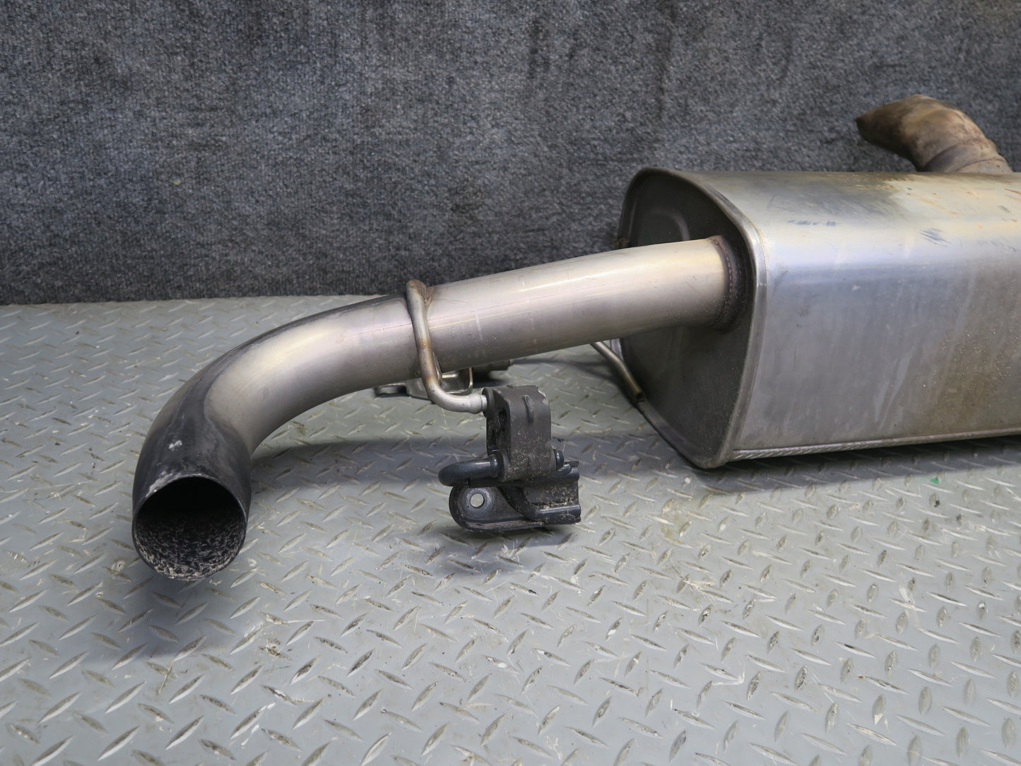 2017-2023 Alfa Romeo Stelvio Q4 2.0L Rear Exhaust Muffler Assembly