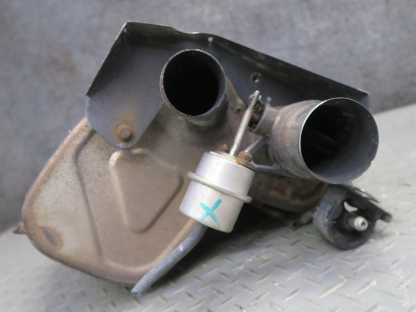 2017-2020 Maserati Levante M161 3.0L Rear Right Exhaust Muffler 670101611