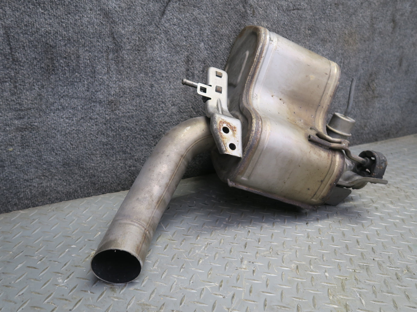 2017-2020 Maserati Levante M161 3.0L Rear Right Exhaust Muffler 670101611