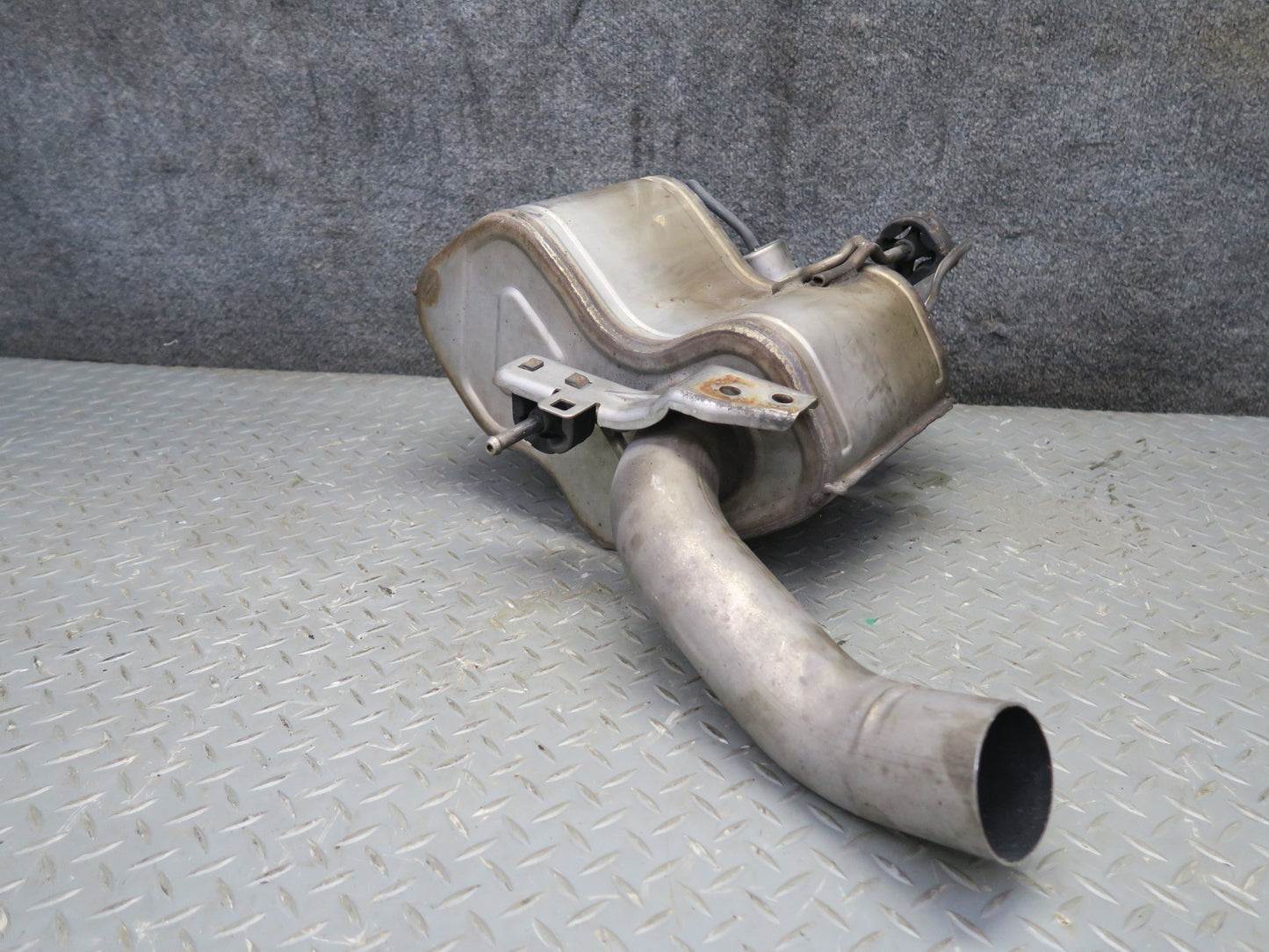 2017-2020 Maserati Levante M161 3.0L Rear Right Exhaust Muffler 670101611