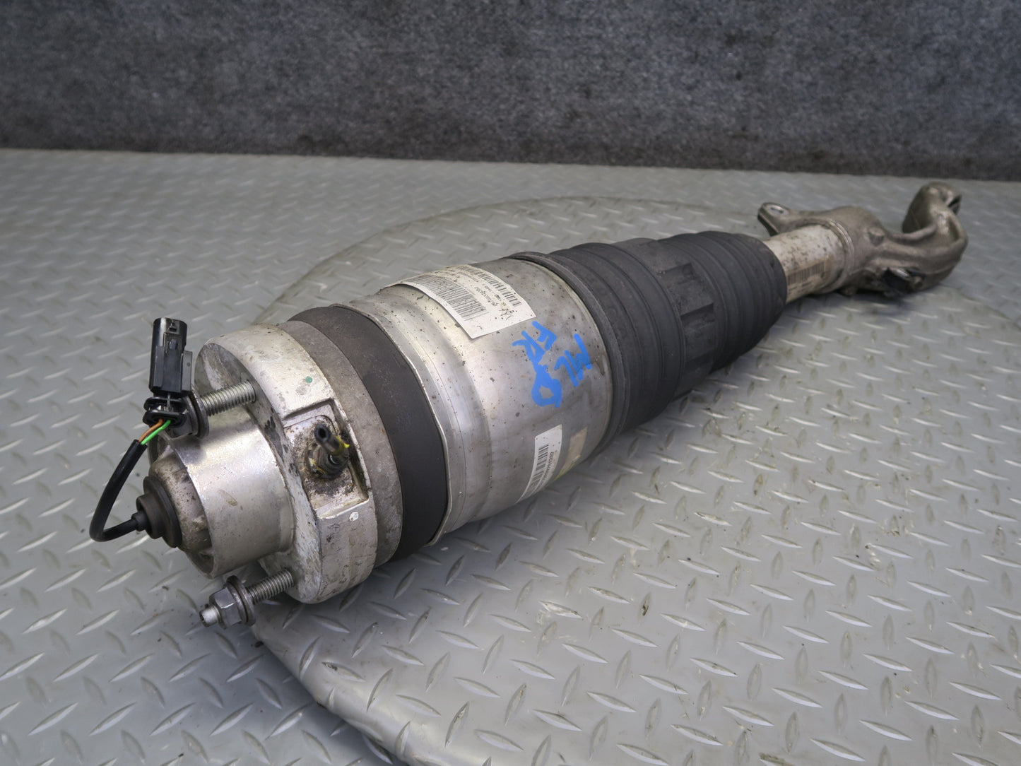 2017-2020 Maserati Levante M161 AWD Front Right Air Strut Shock Absorber 94k