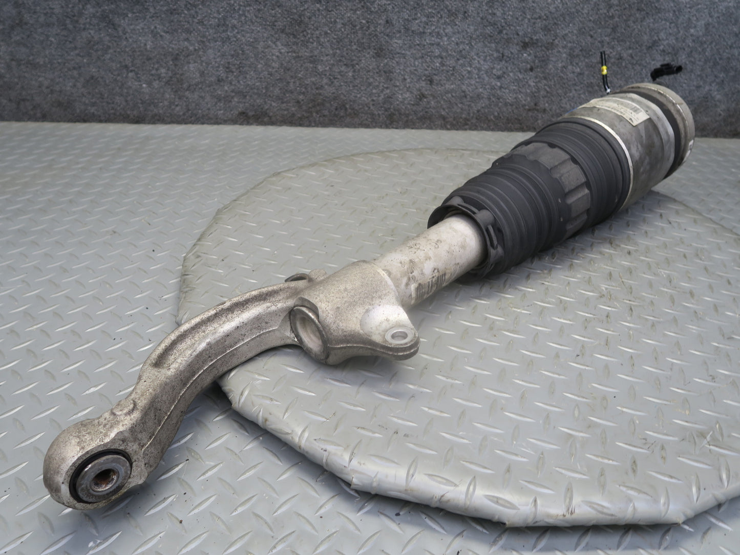 2017-2020 Maserati Levante M161 AWD Front Right Air Strut Shock Absorber 94k
