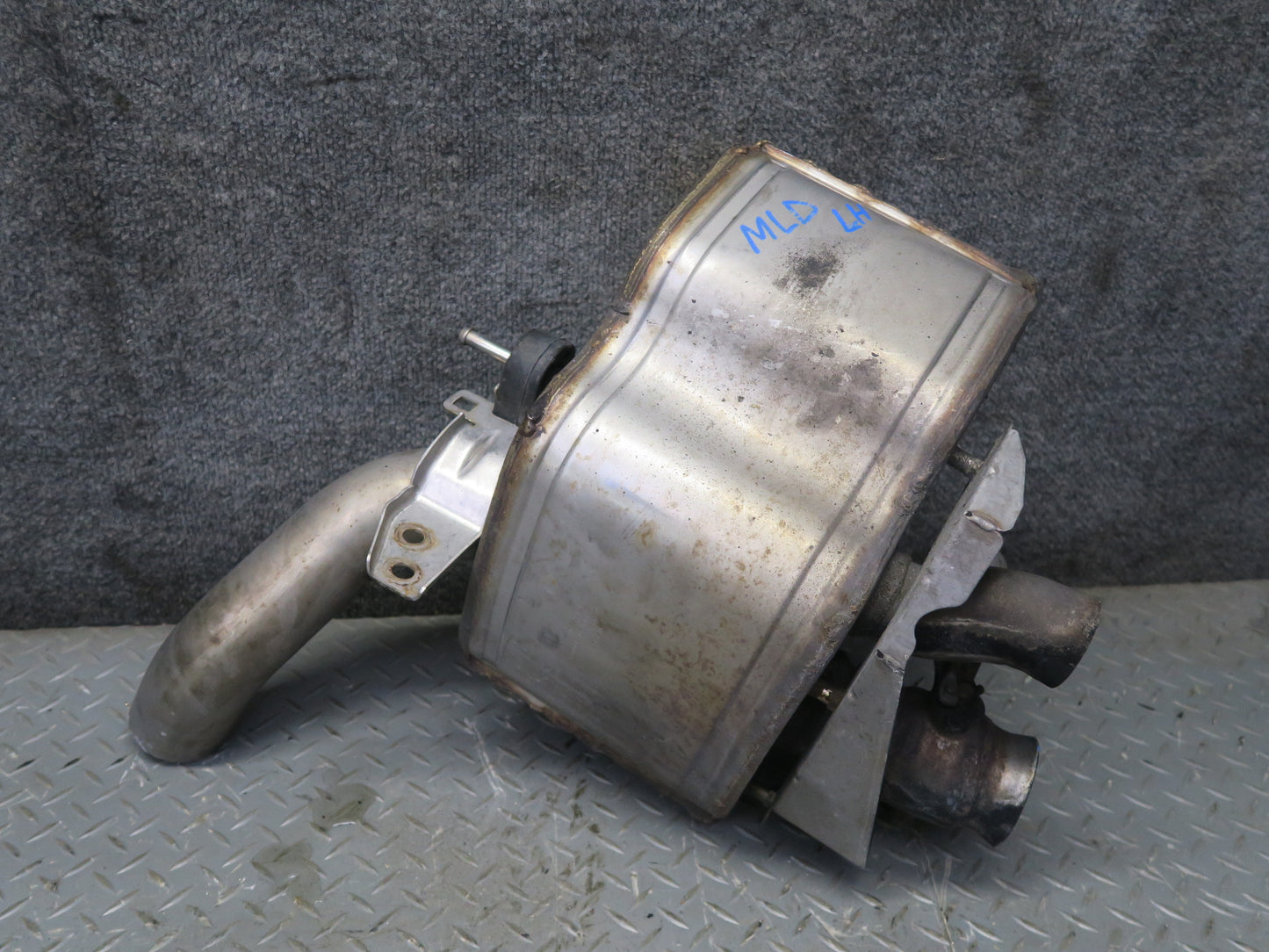 2017-2020 Maserati Levante M161 3.0L Rear Left Exhaust Muffler 670101612