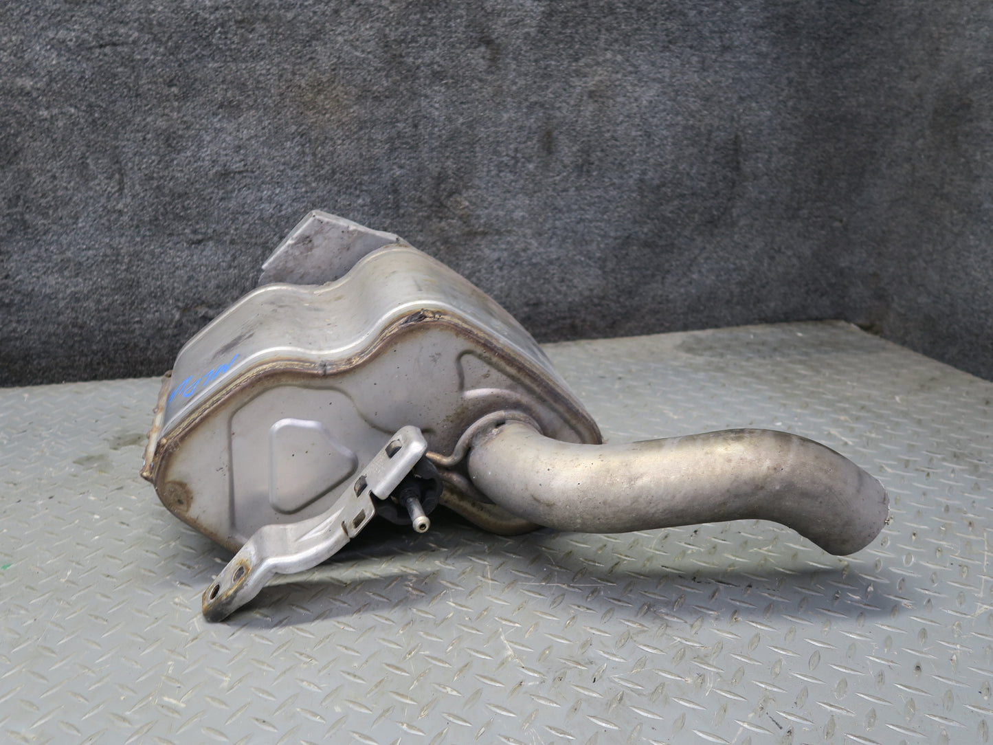 2017-2020 Maserati Levante M161 3.0L Rear Left Exhaust Muffler 670101612