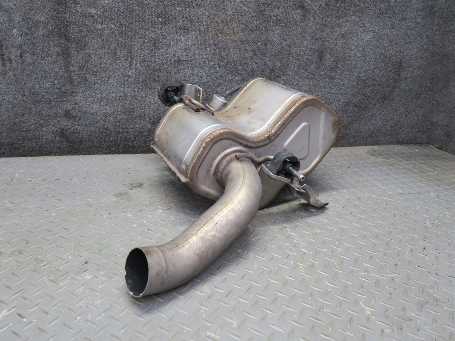2017-2020 Maserati Levante M161 3.0L Rear Left Exhaust Muffler 670101612