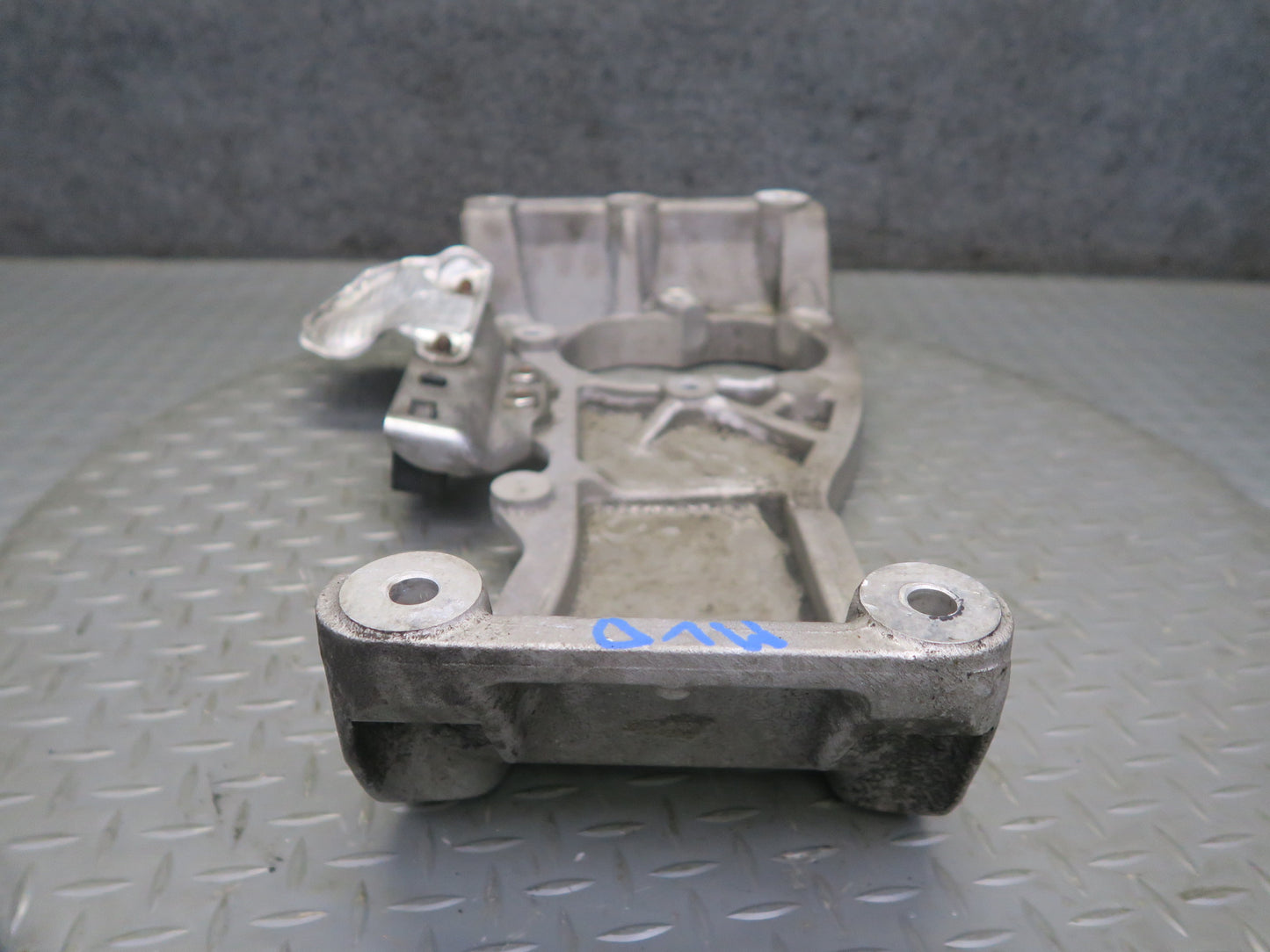 2017-2020 Maserati Levante M161 Automatic Transmission Mount Bracket Support