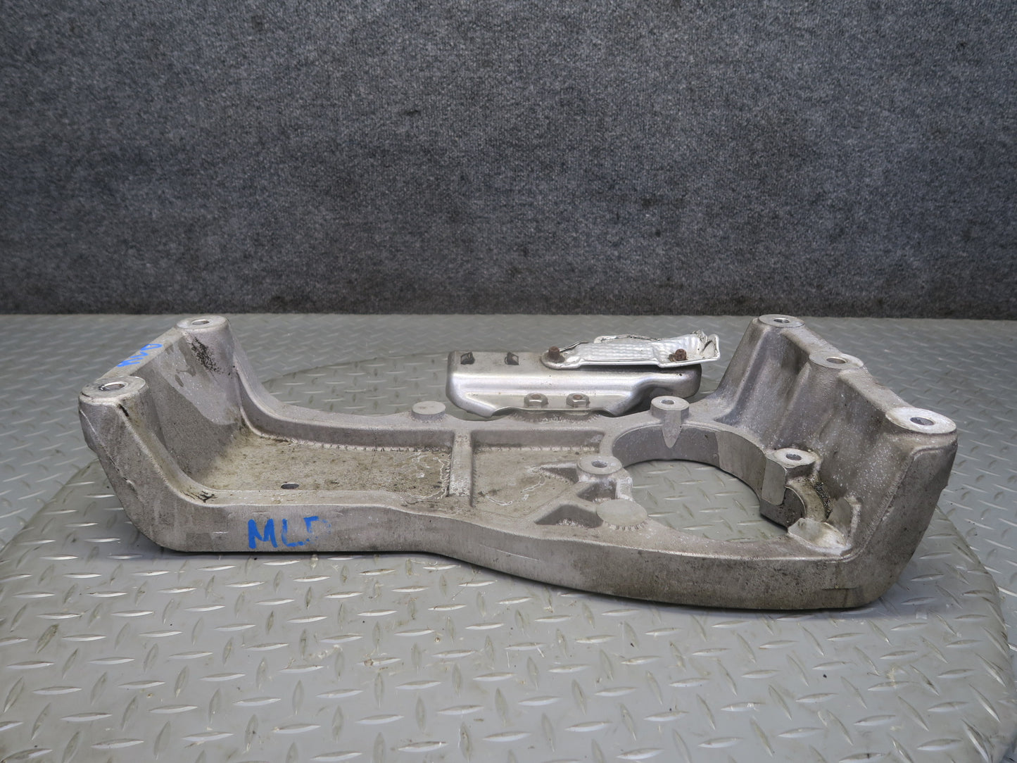 2017-2020 Maserati Levante M161 Automatic Transmission Mount Bracket Support