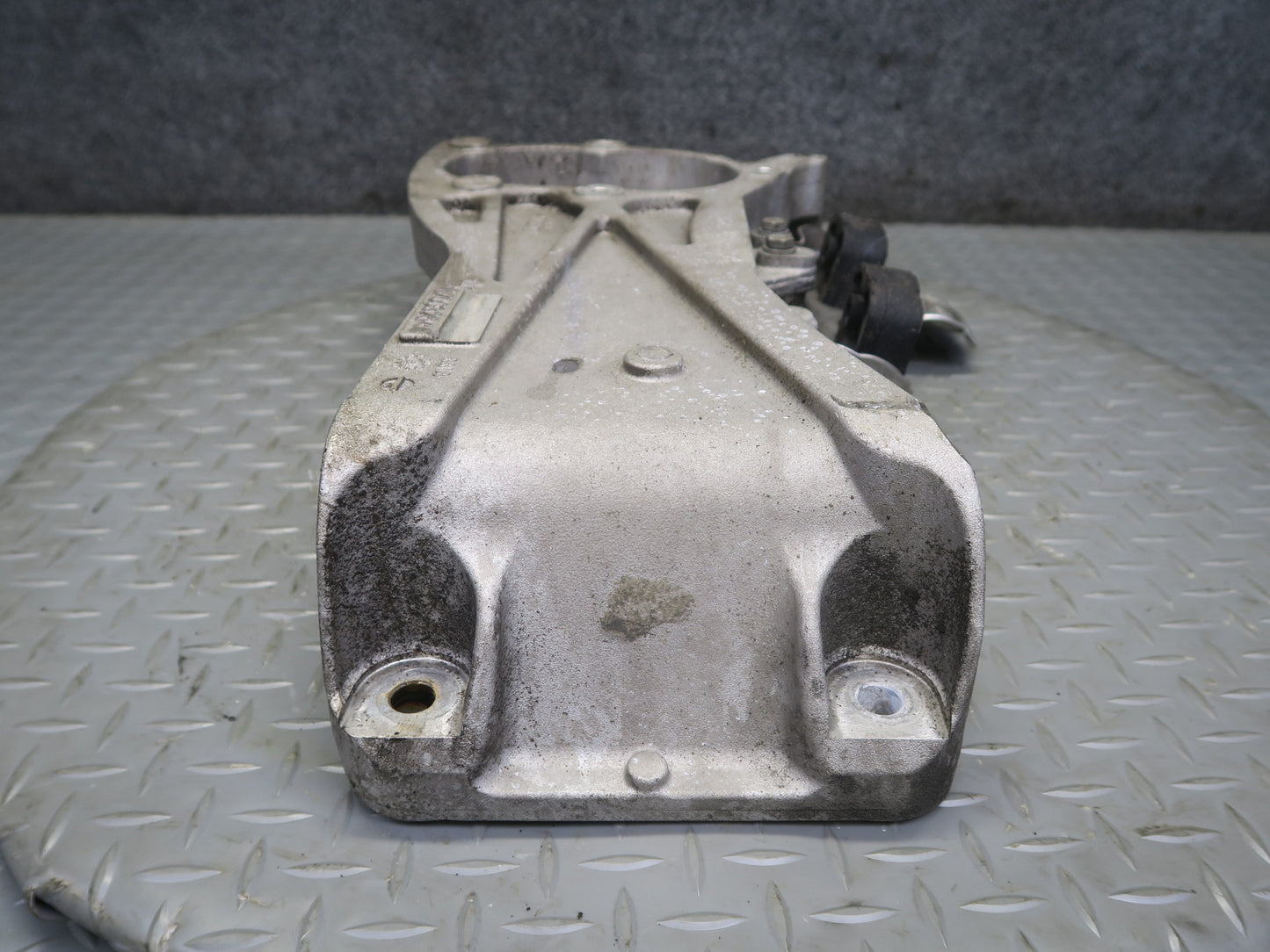 2017-2020 Maserati Levante M161 Automatic Transmission Mount Bracket Support