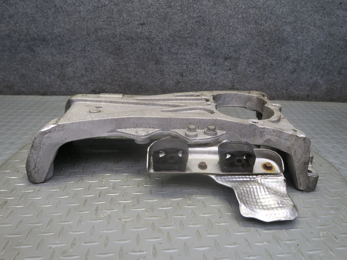2017-2020 Maserati Levante M161 Automatic Transmission Mount Bracket Support