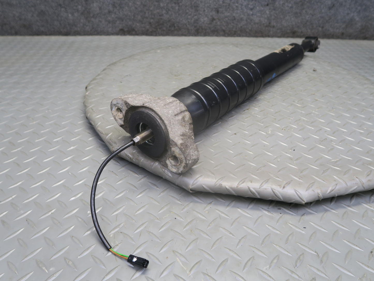 2017-2020 Maserati Levante M161 AWD Rear Right Air Strut Shock Absorber