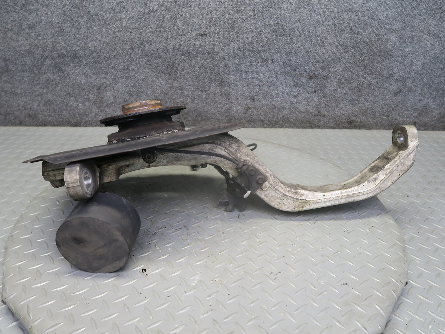 17-20 Maserati Levante M161 3.0L AWD Front Left Spindle Knuckle Wheel Hub 94K