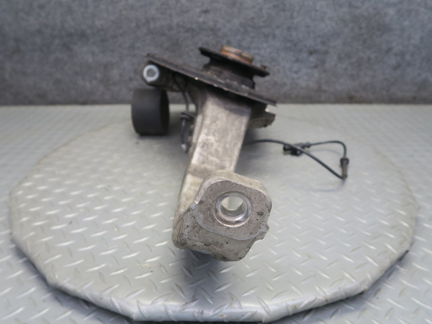 17-20 Maserati Levante M161 3.0L AWD Front Left Spindle Knuckle Wheel Hub 94K