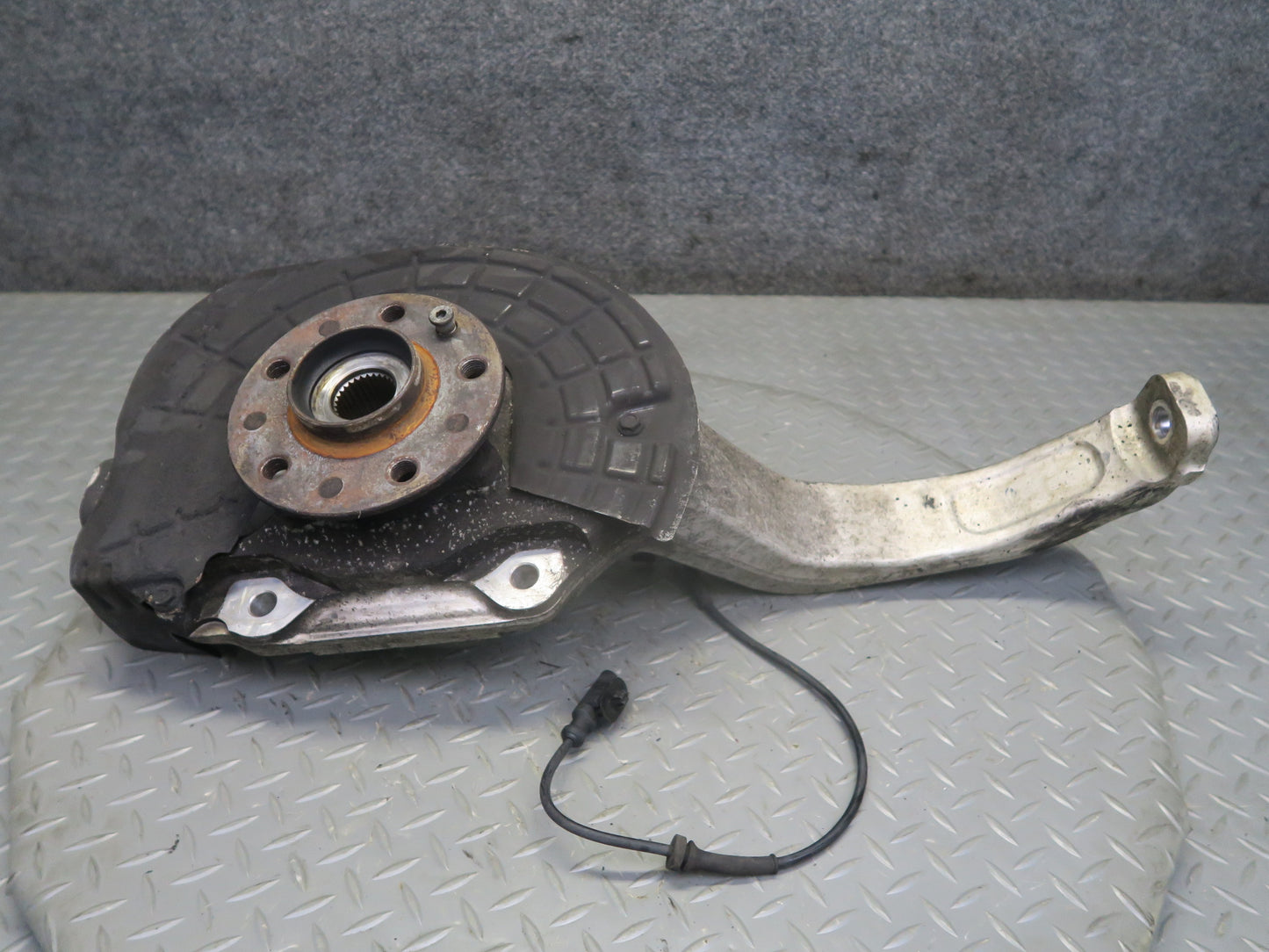 17-20 Maserati Levante M161 3.0L AWD Front Right Spindle Knuckle Wheel Hub 94K