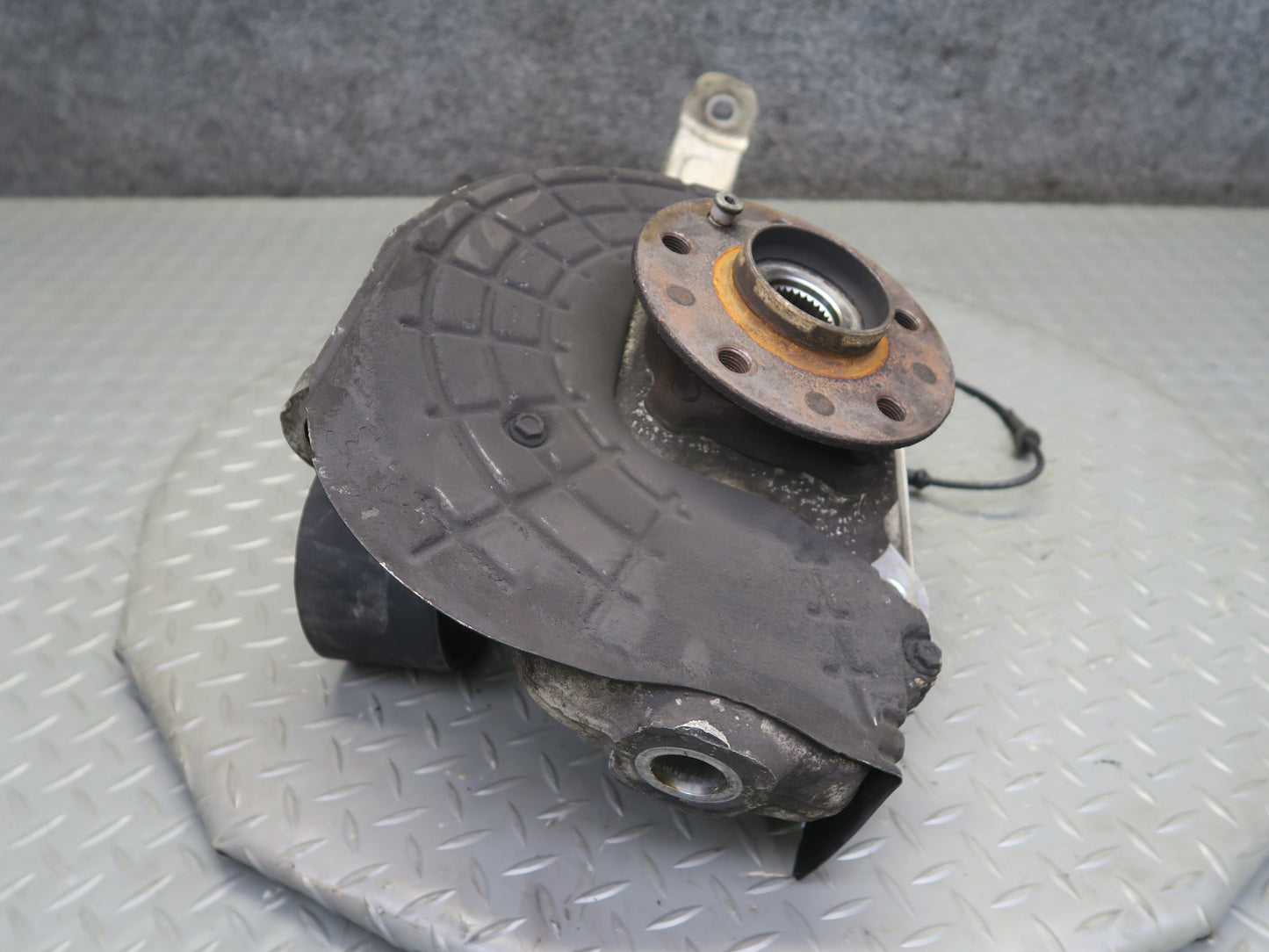 17-20 Maserati Levante M161 3.0L AWD Front Right Spindle Knuckle Wheel Hub 94K