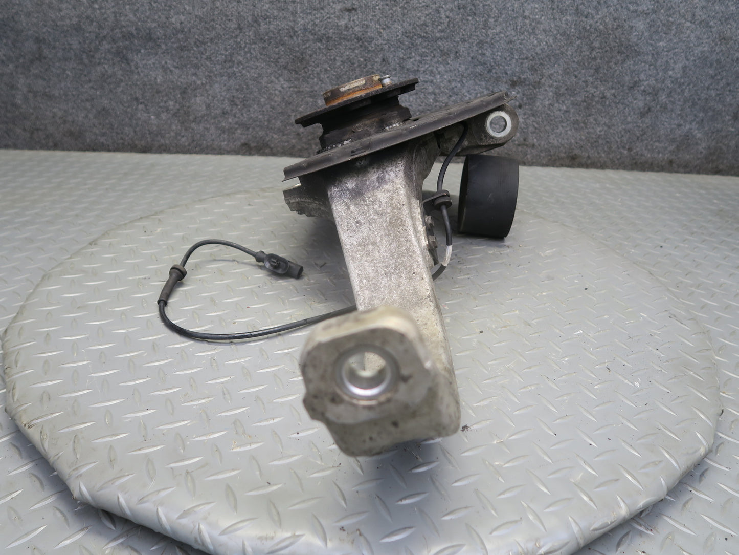 17-20 Maserati Levante M161 3.0L AWD Front Right Spindle Knuckle Wheel Hub 94K