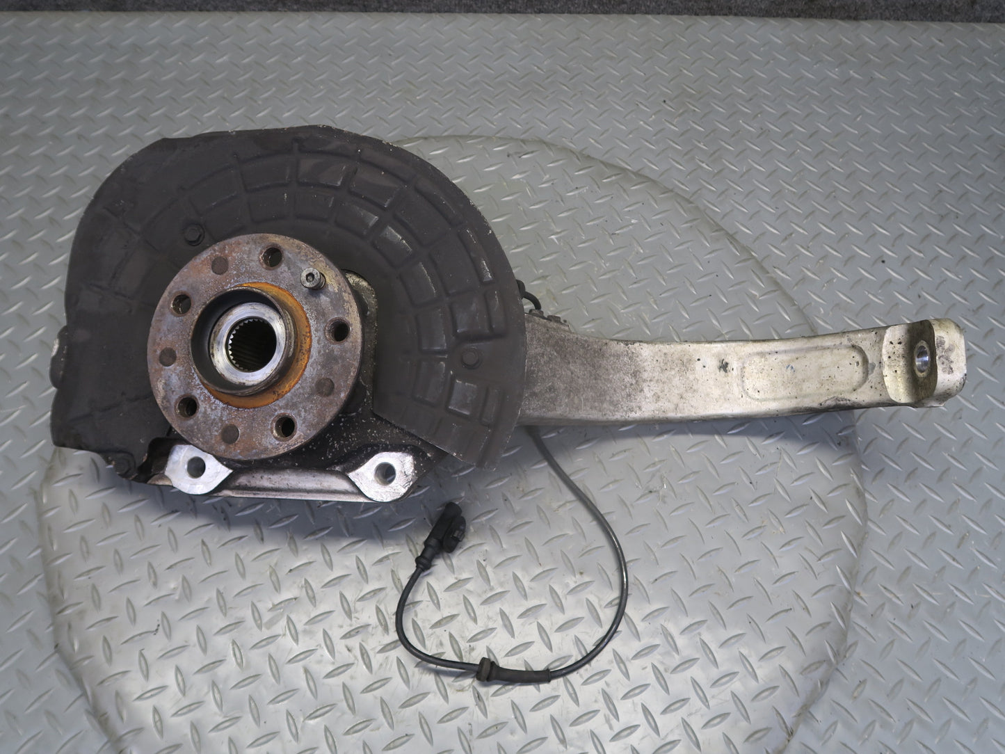 17-20 Maserati Levante M161 3.0L AWD Front Right Spindle Knuckle Wheel Hub 94K