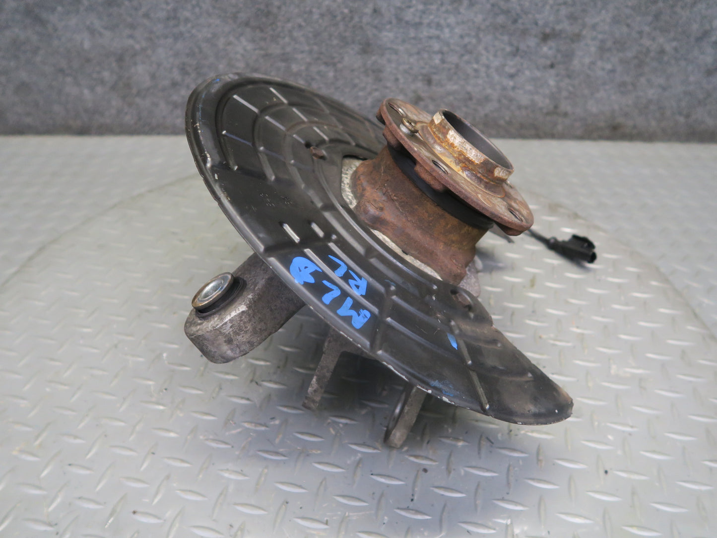 17-20 Maserati Levante M161 AWD Rear Left Spindle Knuckle Wheel Hub Bearing