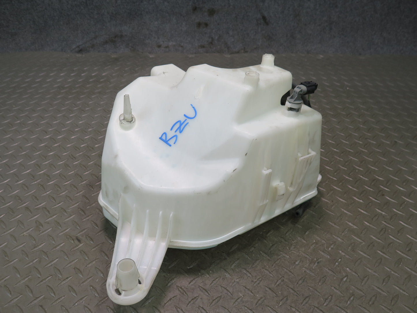 09-16 BMW E89 Z4 Windshield Washer Fluid Reservoir Tank w Pump OEM