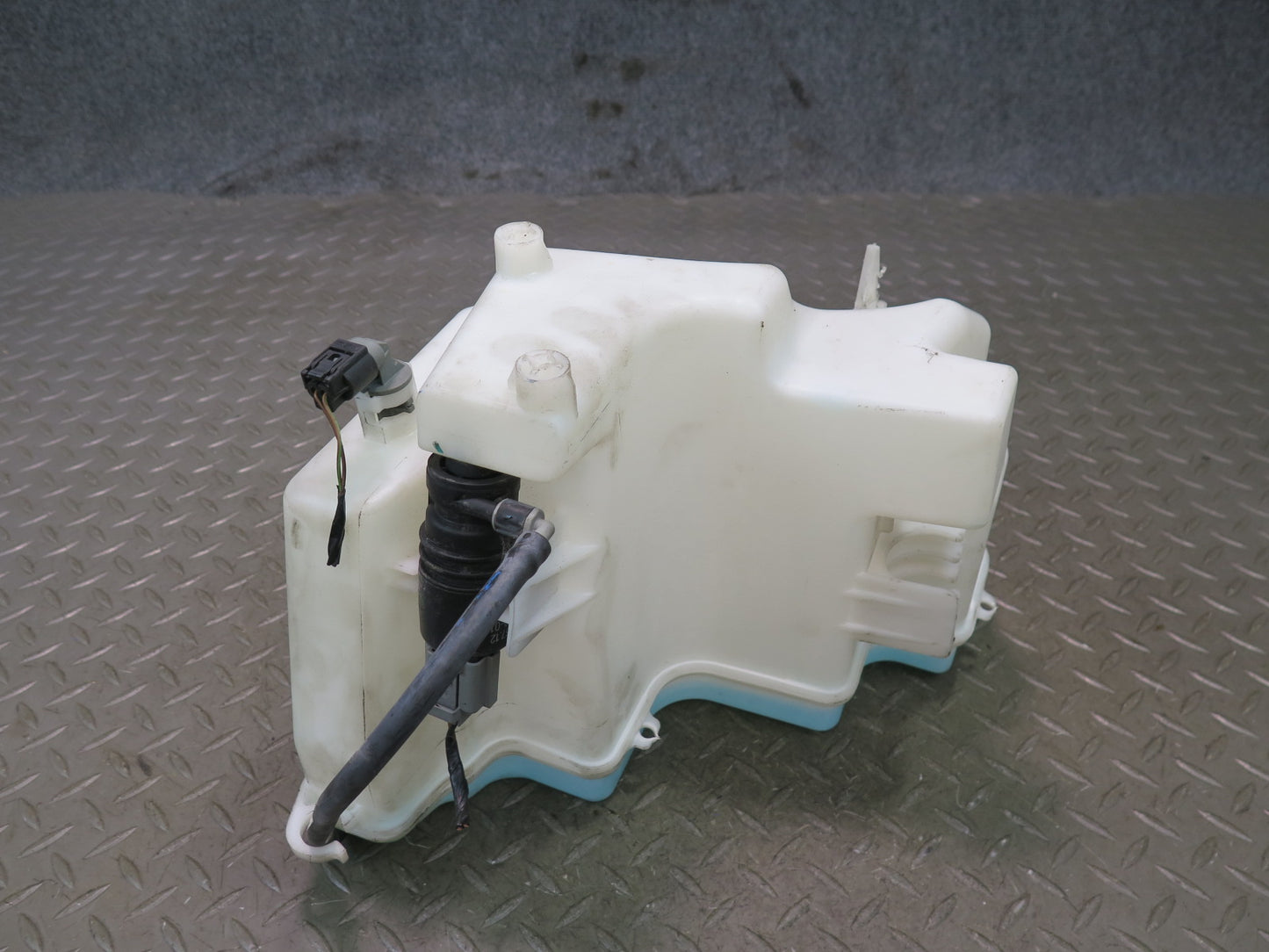 09-16 BMW E89 Z4 Windshield Washer Fluid Reservoir Tank w Pump OEM