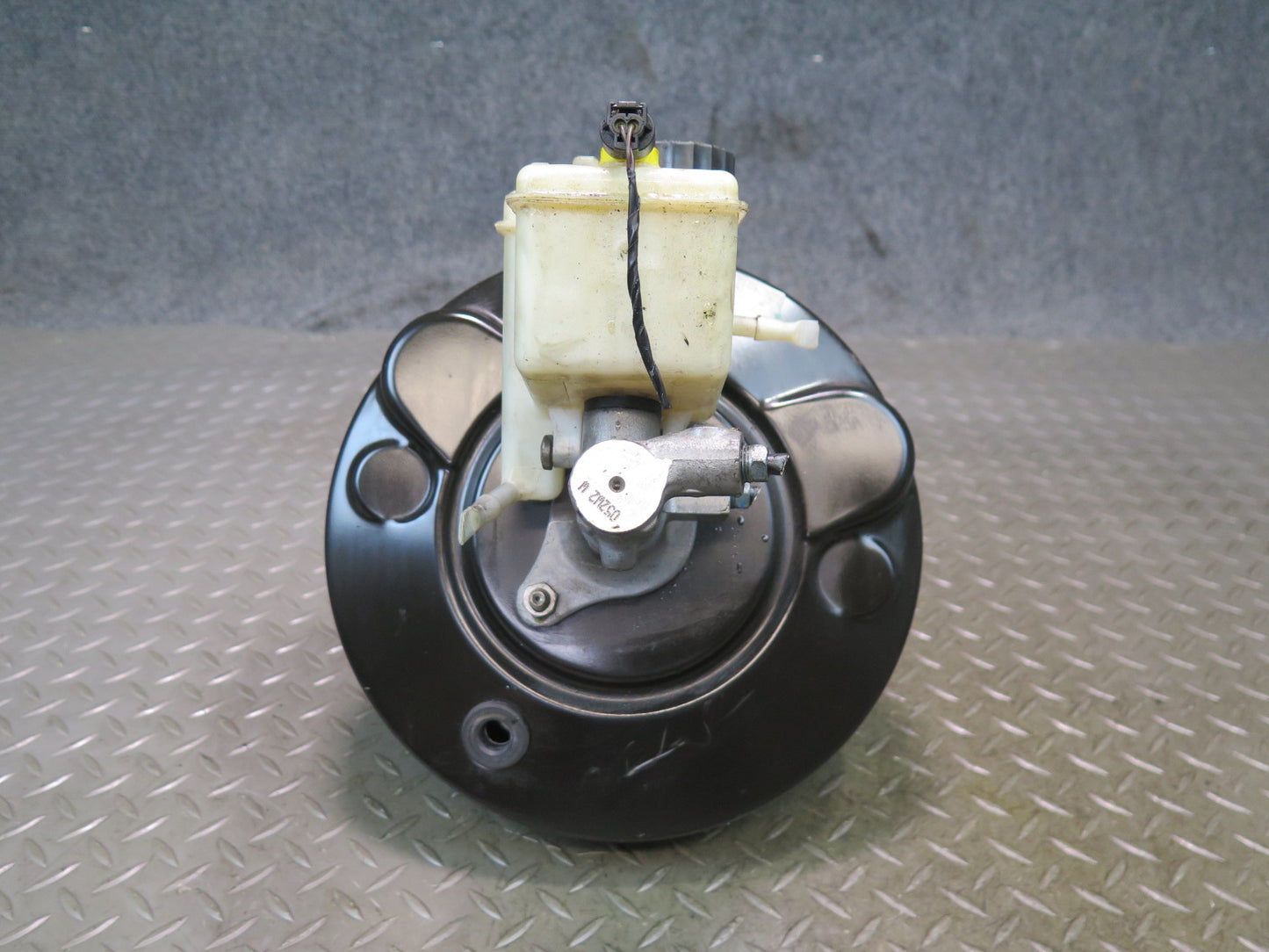 09-16 BMW E89 Z4 Brake Master Cylinder Booster Fluid Reservoir 6785916 OEM