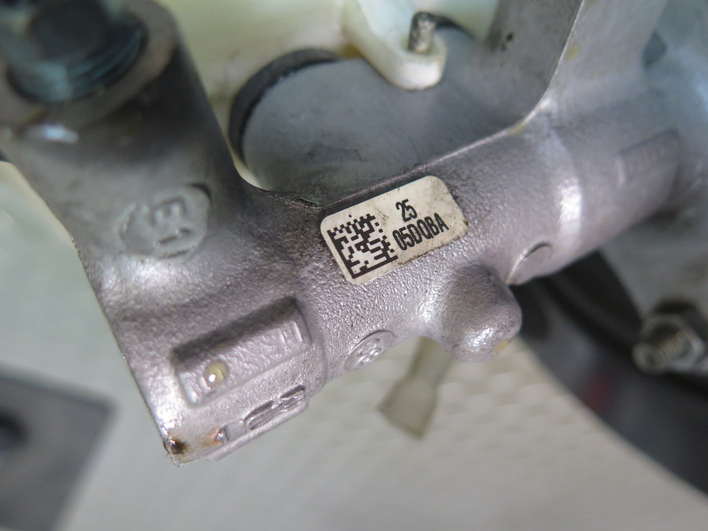 09-16 BMW E89 Z4 Brake Master Cylinder Booster Fluid Reservoir 6785916 OEM