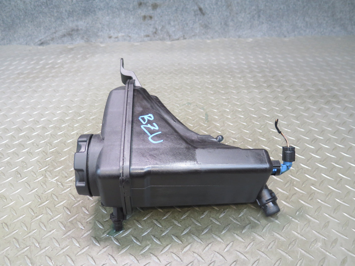 09-13 BMW E90 E92 E93 E89 Z4 Engine Coolant Expansion Reservoir Tank 7607482 OEM