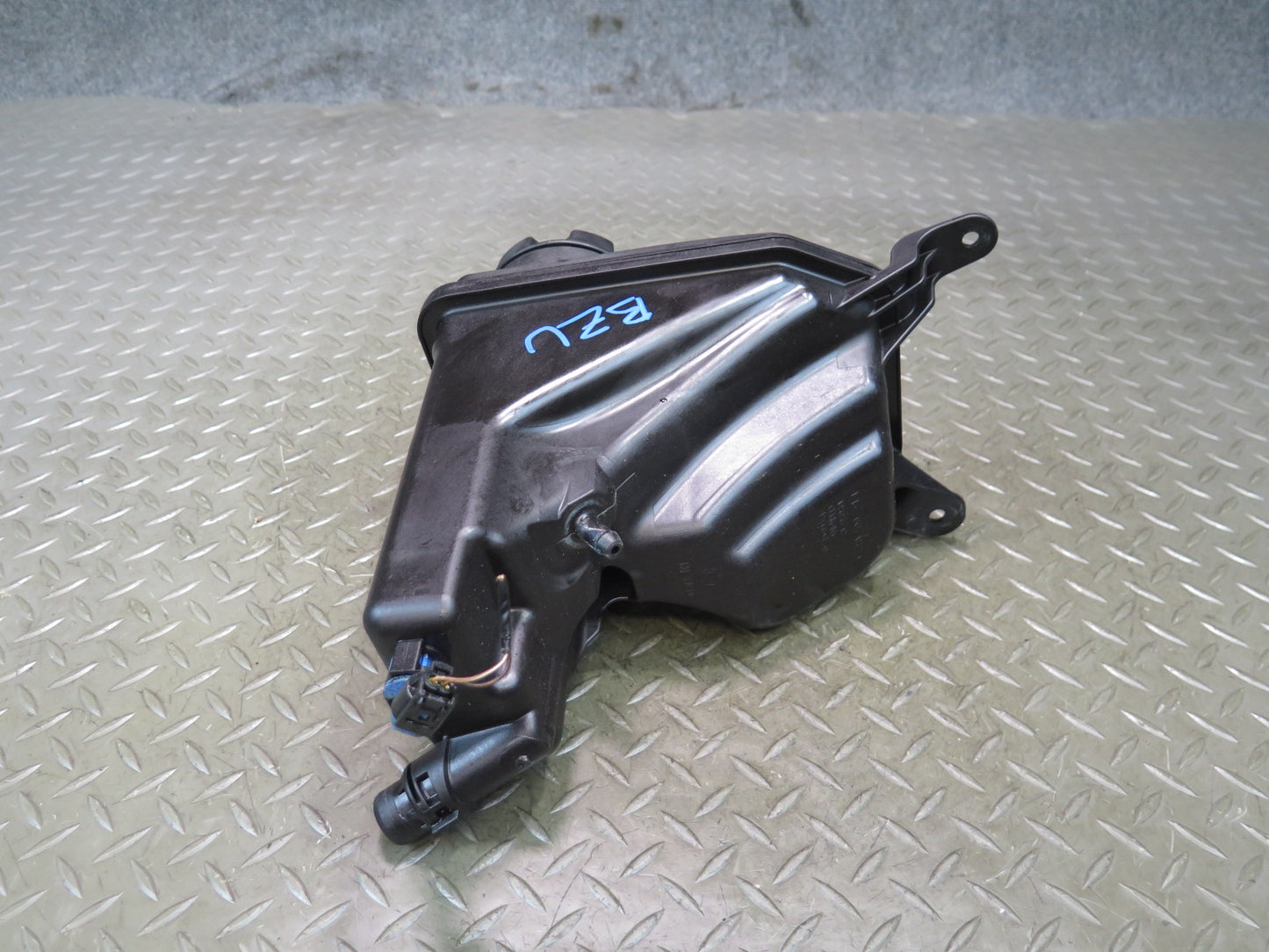 09-13 BMW E90 E92 E93 E89 Z4 Engine Coolant Expansion Reservoir Tank 7607482 OEM