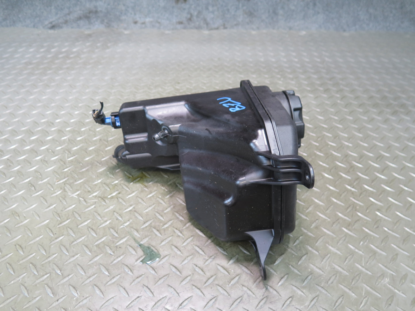 09-13 BMW E90 E92 E93 E89 Z4 Engine Coolant Expansion Reservoir Tank 7607482 OEM