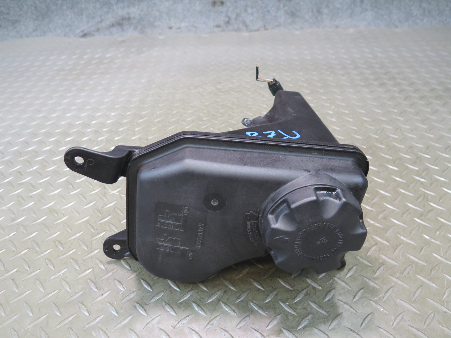 09-13 BMW E90 E92 E93 E89 Z4 Engine Coolant Expansion Reservoir Tank 7607482 OEM