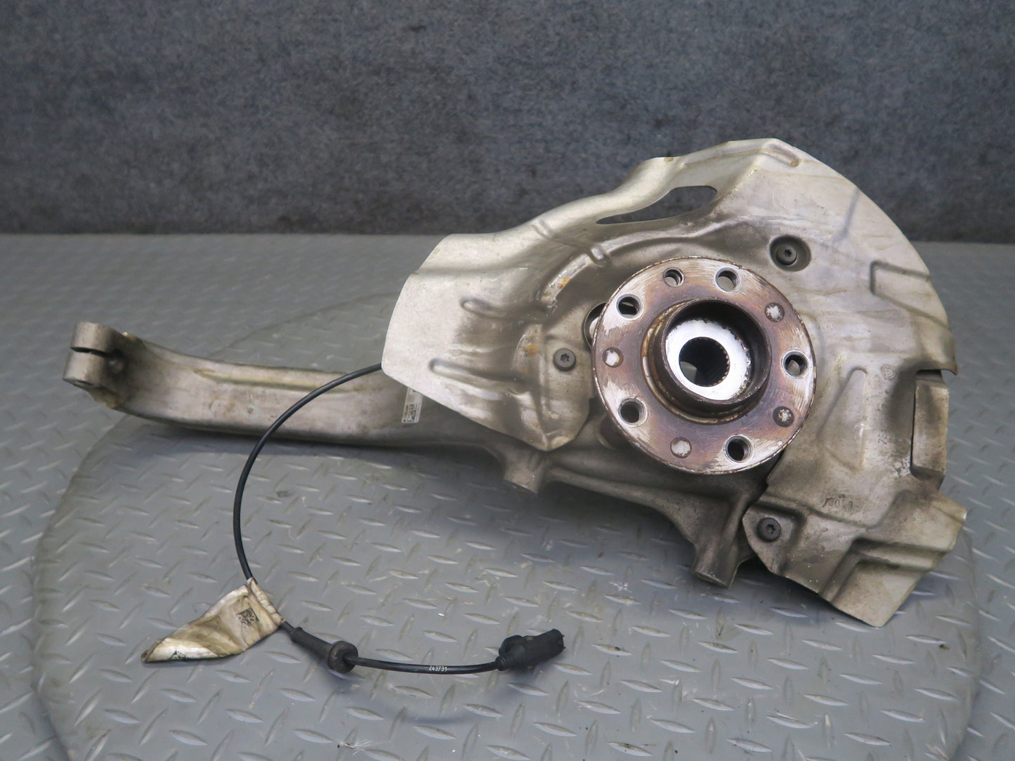 2018-2019 Alfa Romeo Stelvio 2.0L AWD Front Right Spindle Knuckle Wheel Hub